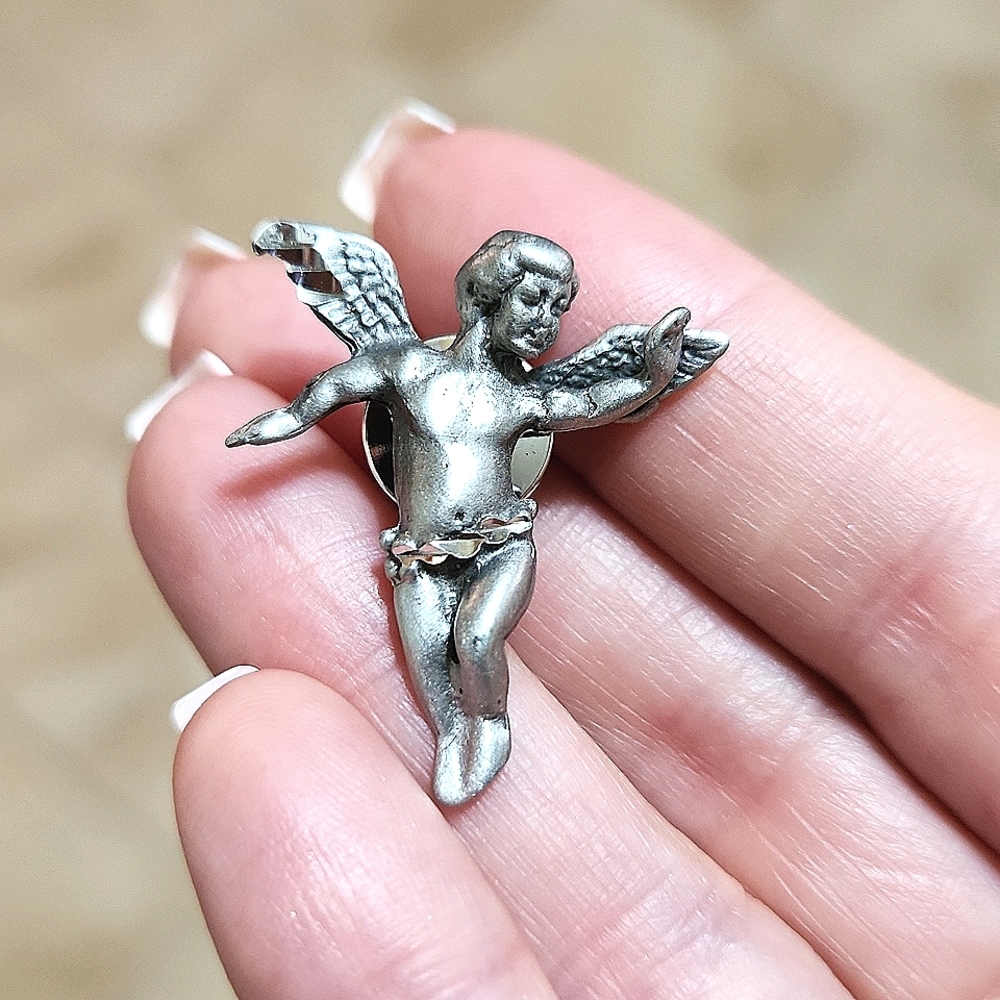 Pair Of Pewter Angel Clutch Pins - Picture 3 of 4